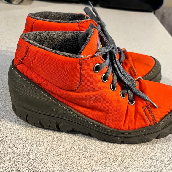 Yellow Cab Woman’s Boots - Picture 3 of 6